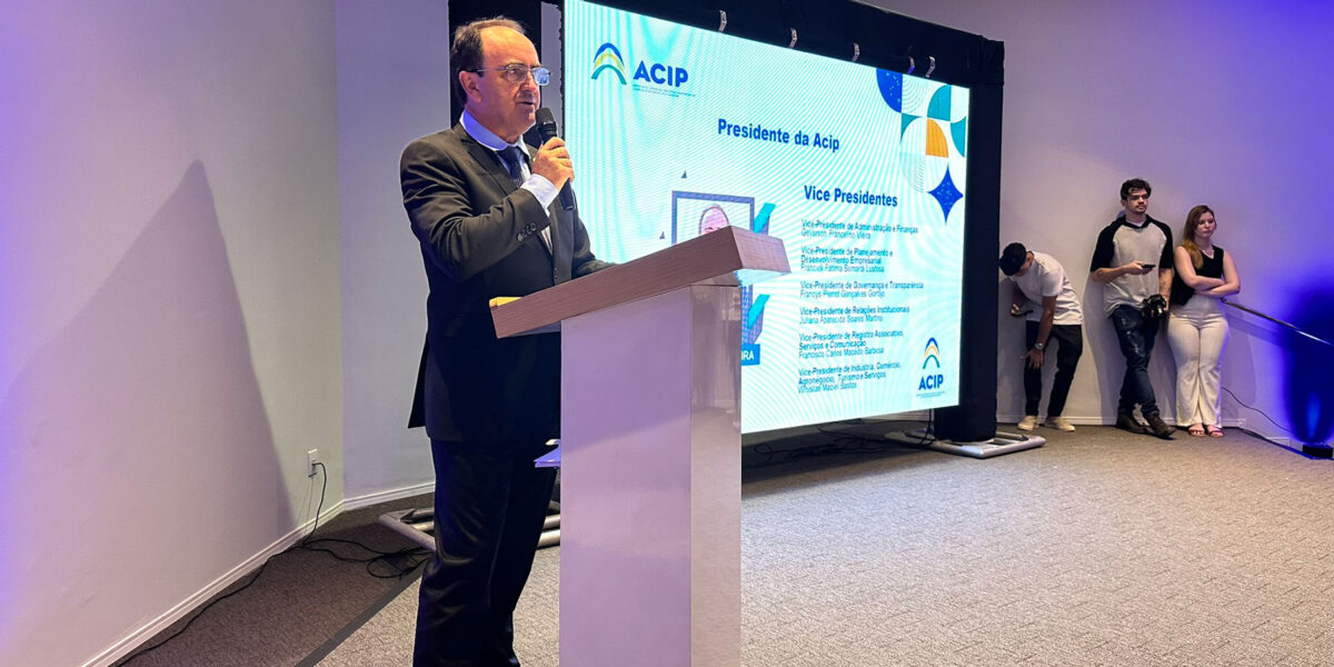 Roberto Bandeira toma posse como novo presidente da ACIP
